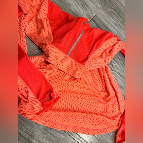Coral for sport😍❤️‍🔥 - Picture 4 of 5